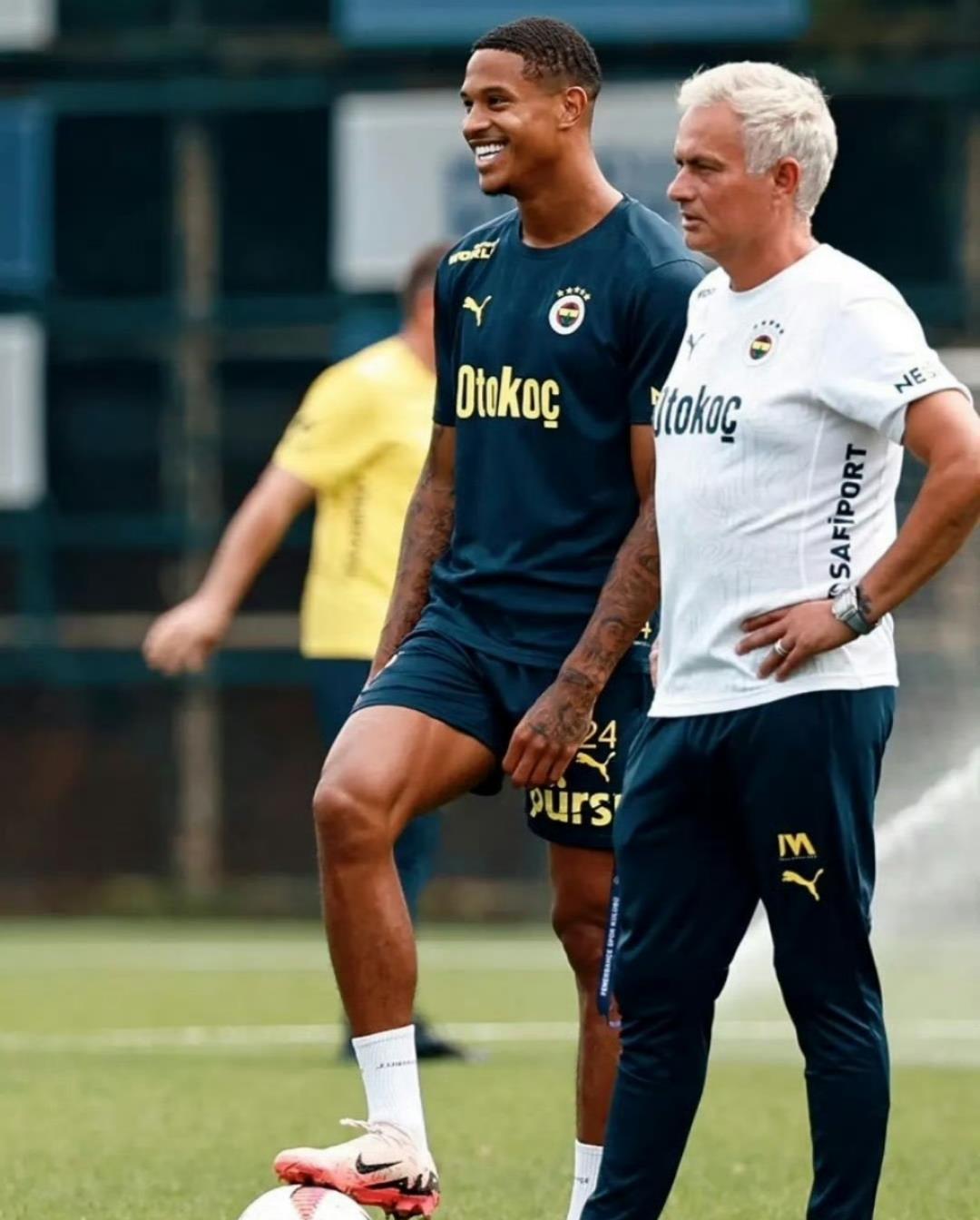 爱游戏体育-穆里尼奥曼联是欧联夺冠热门 我从未小组赛出局