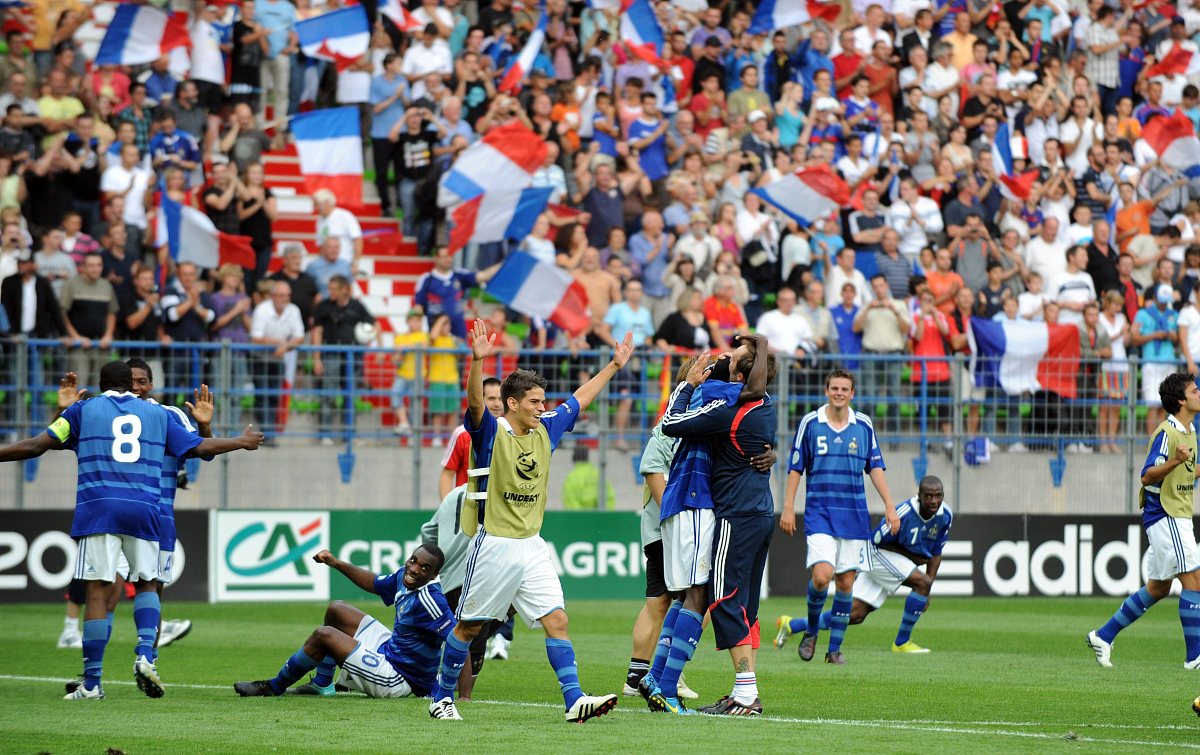 欧洲杯足球赛上发生令人震惊的一幕是什么 欧洲杯足球赛上发生令人震惊的一幕是什么